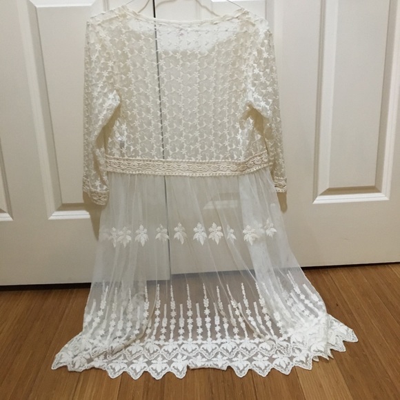 White embroidered kimono - Picture 2 of 3